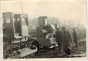 STĚHOVÁMÍ STROJŮ DO NOVÝCH HAL 1952 STĚHOVÁMÍ STROJŮ DO NOVÝCH HAL 1952