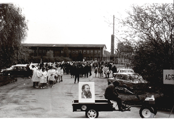 /ram/Prvomájový průvod roku 1975 /ram/Prvomájový průvod roku 1975